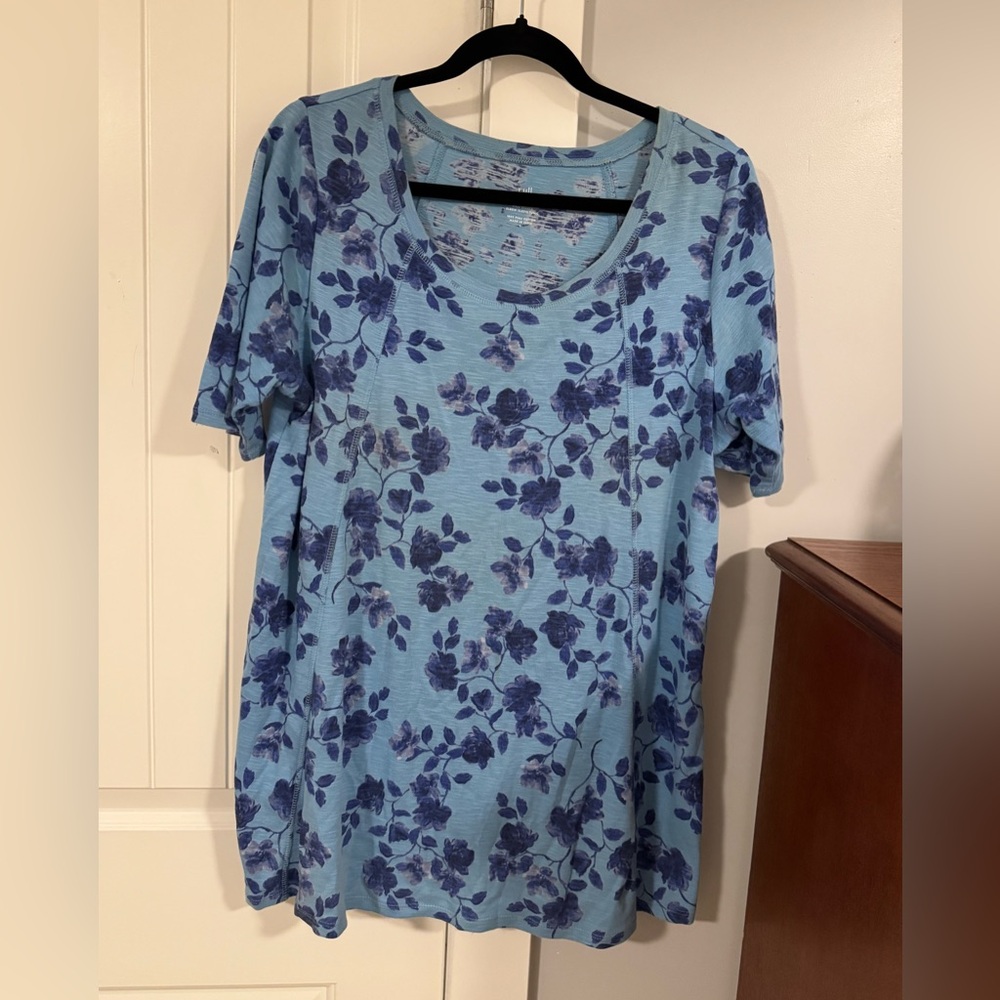 J. Jill Blue Floral Short Sleeve Top